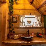 Pod Kogutem I Sowa - Bio Wioska Z Domkami Premium W Goralskim Stylu Vip * Postołowo