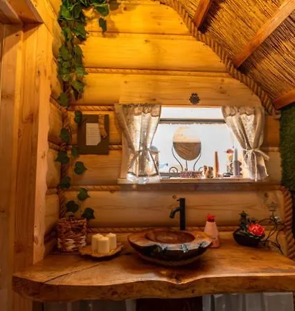 Pod Kogutem I Sowa - Bio Wioska Z Domkami Premium W Goralskim Stylu Vip * Postołowo