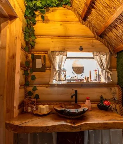 Pod Kogutem I Sowa - Bio Wioska Z Domkami Premium W Goralskim Stylu Vip * Postołowo