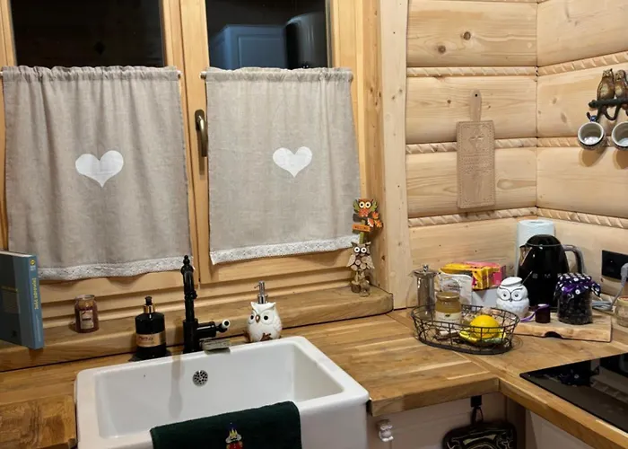 Pod Kogutem I Sowa - Bio Wioska Z Domkami Premium W Goralskim Stylu Vip Lantställe Postołowo